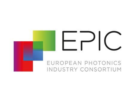 Logo des European Photonics Industry Consortium (EPIC) mit bunten geometrischen Formen und der Schriftzug "EPIC".